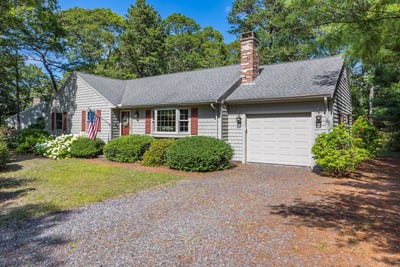 /international/us/10-eagle-drive-east-dennis-ma-110100878368/
