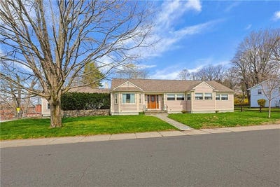 /international/us/11-katherine-road-woonsocket-ri-110107387609/