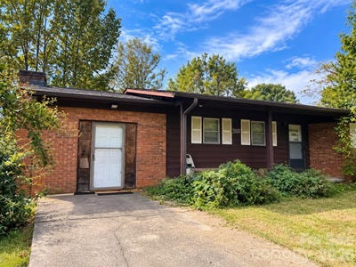 /international/us/238-randolph-road-marion-nc-110120152755/