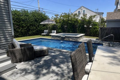 /international/us/135-4th-street-beach-haven-nj-110110422177/