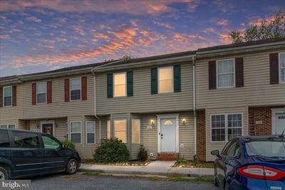 /international/us/1211-julie-court-woodstock-va-110109961441/