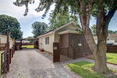 /international/us/525-denby-street-carlinville-il-110101218021/