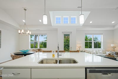 /international/us/8748-conch-shell-court-panama-city-beach-fl-110101243379/