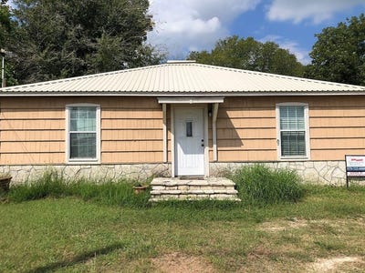 /international/us/704-south-eagle-street-weimar-tx-110102582877/