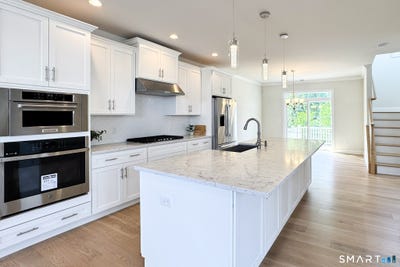 /international/us/25-brentwood-circle-danbury-ct-110108686818/