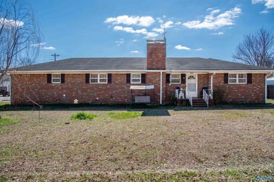 /international/us/502-nw-pine-street-hartselle-al-110107549324/