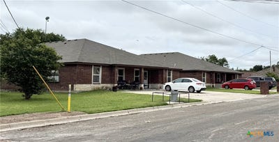 /international/us/801-and-803-s-live-oak-street-lampasas-tx-110100154527/