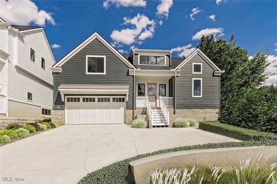/international/us/225-s-main-street-chagrin-falls-oh-110102151709/