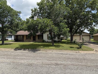 /international/us/203-east-anderson-street-schulenburg-tx-110108537457/