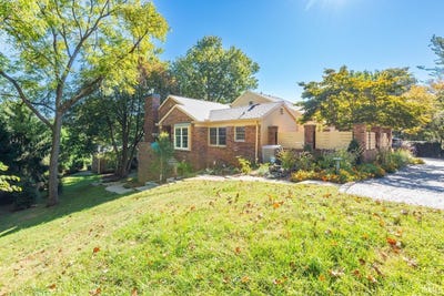 /international/us/2633-e-windermere-woods-drive-bloomington-in-110120584624/