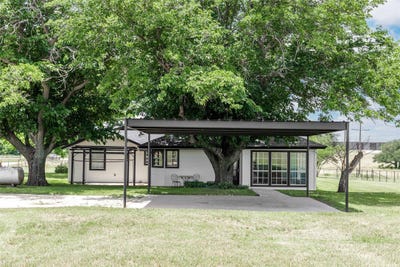 /international/us/19050-county-road-487-may-tx-110108349104/