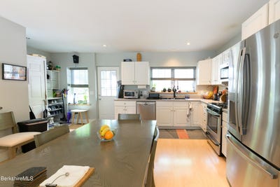 /international/us/25-taft-st-north-adams-ma-110099668831/