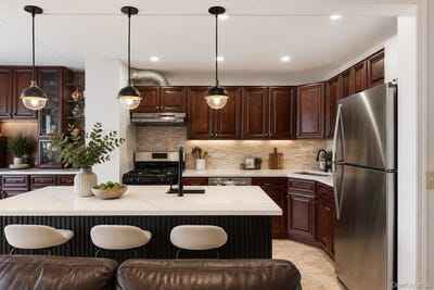 /international/us/92-29-queens-boulevard-rego-park-ny-110109516748/