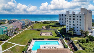 /international/us/8801-reed-drive-emerald-isle-nc-110106309811/