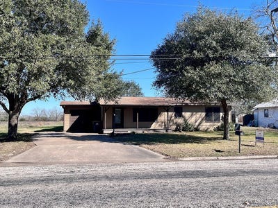/international/us/1004-north-center-street-weimar-tx-110105784096/