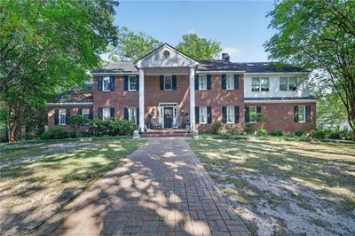 /international/us/4040-bridgehampton-lane-virginia-beach-va-110120828970/
