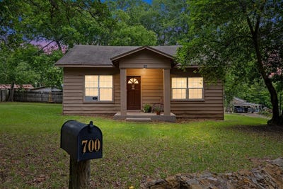 /international/us/700-wood-street-gladewater-tx-110108613425/