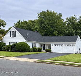 /international/us/8-appletree-road-howell-nj-110120635359/