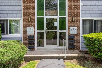 /international/us/494-putnam-pike-smithfield-ri-110108722018/