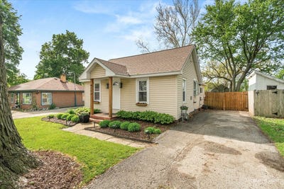 /international/us/208-oak-street-big-rock-il-110107850079/