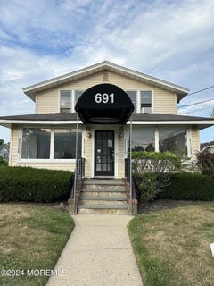 /international/us/691-broad-street-shrewsbury-boro-nj-110105954151/