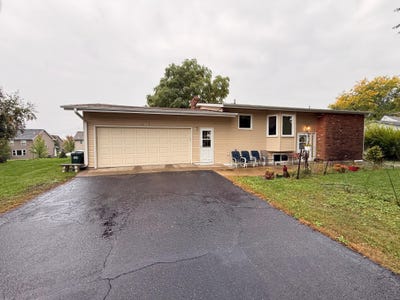 /international/us/8534-195th-street-w-lakeville-mn-110120628302/