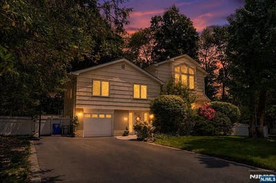 /international/us/91-greenbrook-place-park-ridge-nj-110108297115/
