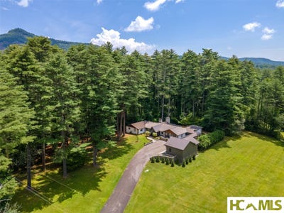 /international/us/59-whiteside-cove-road-cashiers-nc-110108342618/
