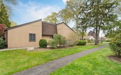 /international/us/84-strathmore-gate-drive-stony-brook-ny-110107781573/