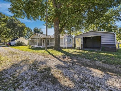 /international/us/302-1-2-s-bissell-street-orrick-mo-110120482619/