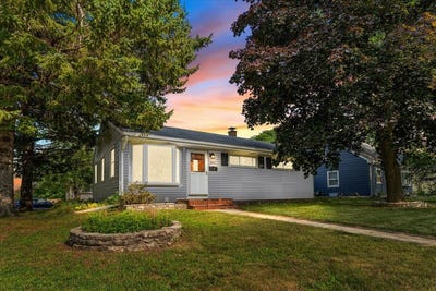 /international/us/1004-4th-ave-grafton-wi-110119527152/