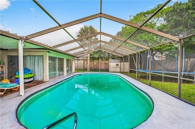 /international/us/381-pine-street-sebastian-fl-110101056101/