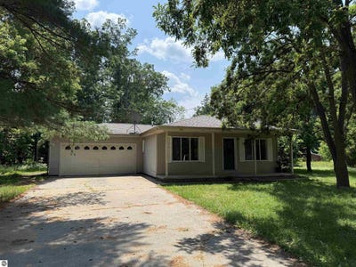 /international/us/4215-meadow-lane-glennie-mi-110101049296/