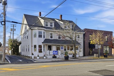/international/us/5-s-main-street-cape-may-court-house-nj-110106770022/