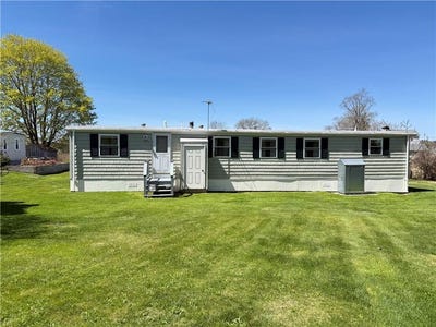 /international/us/36-lawrence-court-tiverton-ri-110107689336/