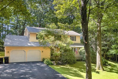 /international/us/8-seneca-drive-averill-park-ny-110120682366/