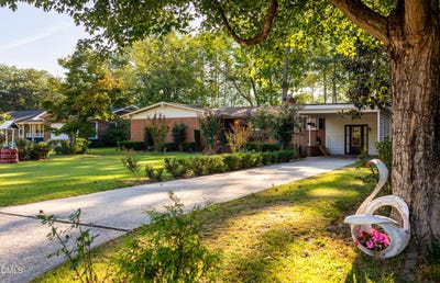 /international/us/1007-s-crescent-drive-smithfield-nc-110120483900/