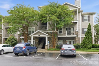 /international/us/900-vista-lake-drive-candler-nc-110108338234/