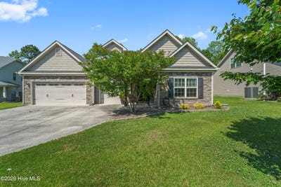 /international/us/134-mittams-point-drive-jacksonville-nc-110108227162/