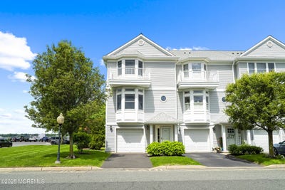 /international/us/401-captains-way-neptune-township-nj-110099980056/