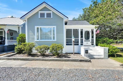 /international/us/319-clarendon-avenue-southport-nc-110120508307/