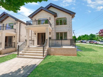 /international/us/3802-211th-street-bayside-ny-110107998646/