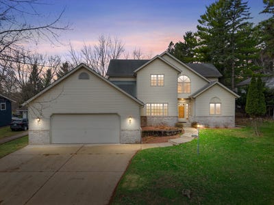 /international/us/4009-hickory-knoll-rd-hartland-wi-110107277641/