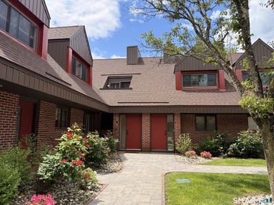 /international/us/132-montoya-drive-branford-ct-110108476519/