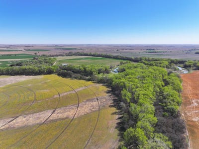 /international/us/harlan-county-republican-river-pivot-oxford-ne-110106757950/
