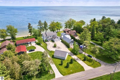 /international/us/1147-n-bay-drive-tawas-city-mi-110101481685/