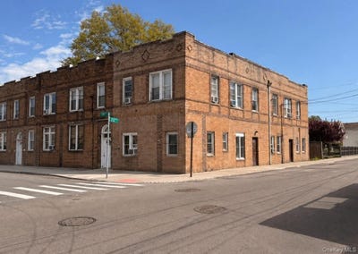 /international/us/9903-212th-street-queens-village-ny-110107632932/