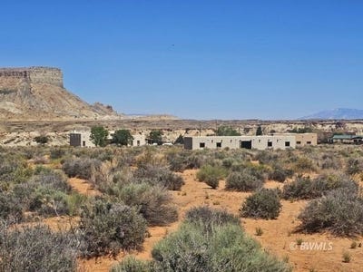 /international/us/1185-s-independence-way-big-water-ut-110104923334/