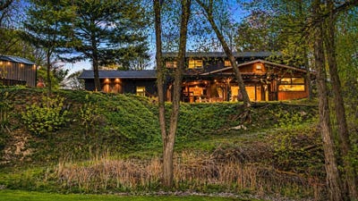 /international/us/249-thurman-street-belding-mi-110107483042/