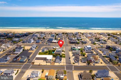 /international/us/1219-long-beach-boulevard-ship-bottom-nj-110099394117/